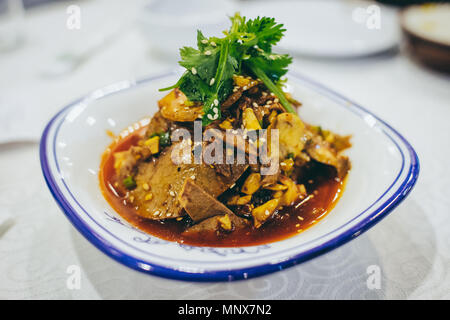 Il marito e la moglie del polmone pezzi, un popolare cinese del Sichuan il cibo. Foto Stock