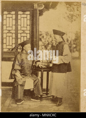 Русский: Сын принца Алашаня, наглядный пример монгола, ставшего китайцем. Г. Пекин, 1874 г. Français : Fils d'onu principe Alashan Onu per esempio de devenu mongolo Chinois. Pékin, 1874 Inglese: Figlio di un Principe Alashan, un chiaro esempio di una rivolta dei Mongoli cinesi. Pechino, 1874 中文: 一位阿拉善亲王的儿子，由蒙古人变成中国人的例证。北京，1874 年 Português: Filho de um Príncipe de Alashan, um exemplo vivo de um mongol que se converteu em chinês. Pequim, 1874 العربية: ابن أحد أمراء آلاشان، مثال واضح للصيني المتحول عن أصله المنغولي. بكين، 1874 Español: Hijo de onu Príncipe de Alxa: Onu excelente ejemplo de onu convertido mongolo en mento Foto Stock