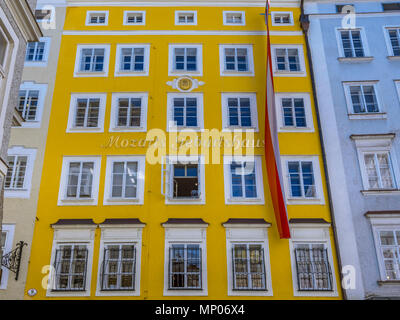 La casa natale di Mozart nella Getreidegasse street, Salisburgo, Austria, Europa Foto Stock