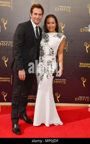 Robb Derringer, Carrie Ann Inaba 101 al 2016 Creative Arts Emmy Awards il giorno 2 presso il Teatro di Microsoft su Settembre 11, 2016 a Los Angeles, CA.Robb Derringer, Carrie Ann Inaba 101 ------------- Red Carpet Event, verticale, STATI UNITI D'AMERICA, industria cinematografica, celebrità, fotografia, Bestof, arte cultura e intrattenimento, Topix celebrità moda / Verticale, meglio di, evento nella vita di Hollywood - California, moquette rossa e dietro le quinte, USA, industria cinematografica, celebrità, movie celebrità, personaggi televisivi, musica celebrità, fotografia, Bestof, arte cultura e intrattenimento, Topix, verticale, famiglia da fr Foto Stock