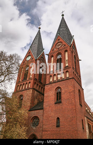 Chiesa Gotica con i campanili di Francoforte sull'Oder Foto Stock