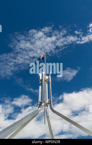 La bandiera australiana volare a casa del Parlamento, Canberra, ACT, Australia Foto Stock