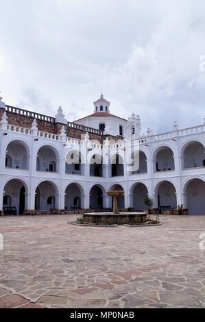 Cortile sul monastero in Sucre, Bolivia Foto Stock