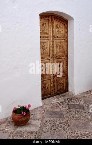 Porta di legno in Sucre, Bolivia Foto Stock