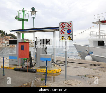 Marine Stazione di carburante per barche e yacht Foto Stock