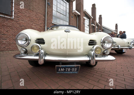 Vintage, retro Volkswagen VW Transorters Foto Stock