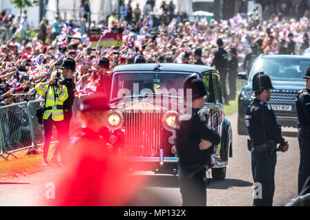 19 Maggio 2018 - Prima del Royal Wedding nel castello di Windsor per il principe Harry, Meghan Markle della madre, Ragland Doria, percorsa con lei al castello di Windsor in auto. Doria è stata fotografata a piangere in auto. Foto Stock