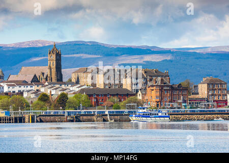 Argyll Ferries sailing in Gourock Harbour, Firth of Clyde, Renfrewshire, Scozia Foto Stock