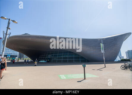 Il London Aquatics Centre presso la Queen Elizabeth Olympic Park a Londra Foto Stock