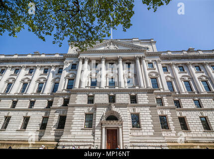 HM Treasury governo edificio ingresso, Whitehall. Londra, Regno Unito Foto Stock
