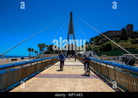 Ponte. Ponte sul fiume ¨Fuengirola¨ in Fuengirola. Provincia di Malaga, Andalusia, Spagna. La foto è stata scattata - 15 maggio 2018. Foto Stock