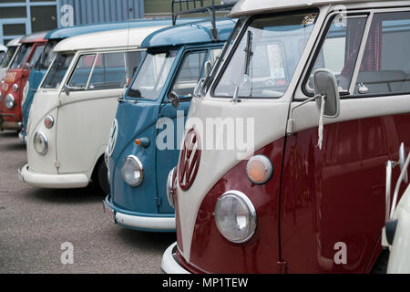 Vintage, retro Volkswagen VW Transorters Foto Stock