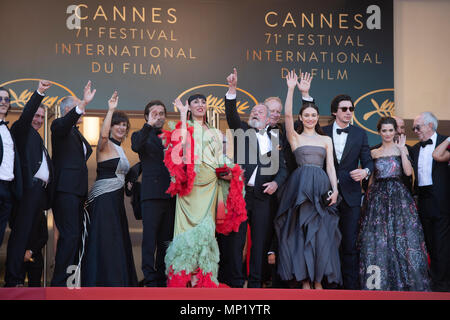 CANNES, Francia - 19 Maggio: Oscar Jaenada, Sergi Lopez, Tony Grisoni, Mariela Besuievsky, Jordi Molla, Rossy de Palma, Terry Gilliam, Stellan Skarsgard, Olga Kurylenko, Adam Driver, Joana Ribeiro e Jonathan Pryce assistere alla cerimonia di chiusura e schermatura del "l'uomo che ha ucciso Don Chisciotte' durante la settantunesima annuale di Cannes Film Festival presso il Palais des Festivals su Maggio Maggio 19, 2018 a Cannes, Francia Credito: BTWImages/Alamy Live News Foto Stock