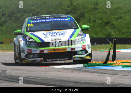 Andover, Hampshire, Regno Unito. Il 20 maggio 2018. Jake Hill (Team HARD/Brisky Racing) racing a Thruxton gara circuito durante la Dunlop MSA British Touring Car Championship a Thruxton gara circuito, Andover, Hampshire, Regno Unito. Con la più alta velocità media di ogni traccia ha visitato dal Btcc Thruxton 2,4 miglia di circuito fornisce alcuni dei più forti emozioni in motor sport e si è guadagnato la reputazione di essere un vero posto di via. Credito: Michael Preston/Alamy Live News Foto Stock