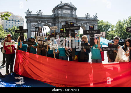 Madrid, Spagna. Il 20 maggio 2018. I venezuelani che protestavano contro Nicolas Maduro come le elezioni presidenziali hanno luogo nel loro paese. A Madrid, Spagna. Credito: Marcos del Mazo/Alamy Live News Foto Stock