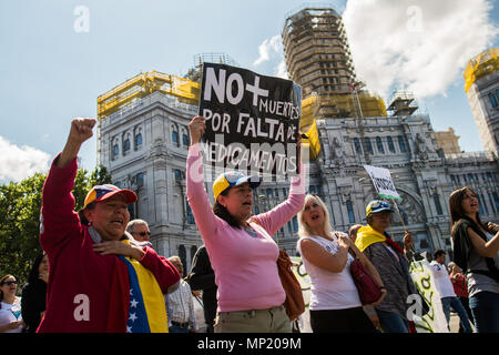 Madrid, Spagna. Il 20 maggio 2018. I venezuelani che protestavano contro Nicolas Maduro come le elezioni presidenziali hanno luogo nel loro paese. A Madrid, Spagna. Credito: Marcos del Mazo/Alamy Live News Foto Stock