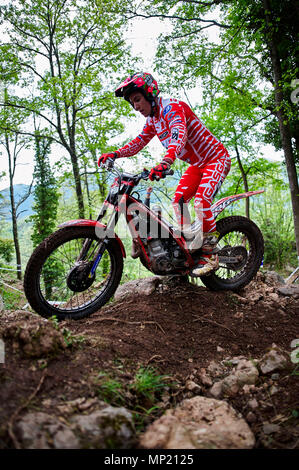 Camprodon, Girona, Spagna. Il 20 maggio 2018. Prova FIM Campionati del Mondo, Spagna; Jaime Busto della classe TrialGP in azione Credit: Azione Plus sport/Alamy Live News Foto Stock