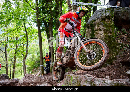 Camprodon, Girona, Spagna. Il 20 maggio 2018. Prova FIM Campionati del Mondo, Spagna; Toni Bou della classe TrialGP in azione durante la gara bagnata Credito: Azione Sport Plus/Alamy Live News Foto Stock