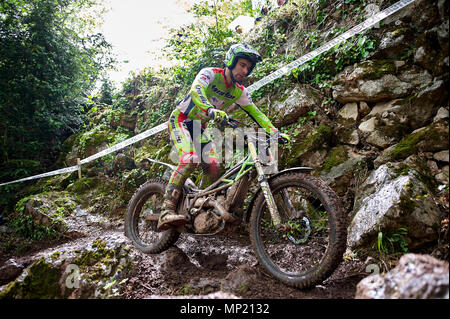 Camprodon, Girona, Spagna. Il 20 maggio 2018. Prova FIM Campionati del Mondo, Spagna; Jorge Casales della classe TrialGP in azione durante la gara bagnata Credito: Azione Sport Plus/Alamy Live News Foto Stock