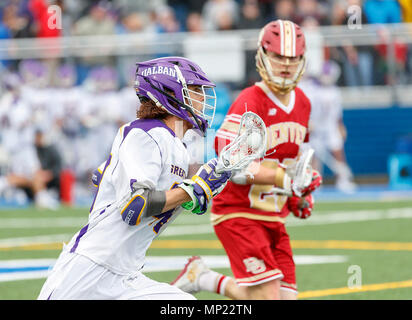 Uniondale, NY, STATI UNITI D'AMERICA. 19 Maggio, 2018. Kyle McClancy (#40) inizia un attacco come UAlbany maschile di Lacrosse sconfigge Denver 15-13 Maggio su 19 nel torneo del NCAA Quarti di finale. Credito: csm/Alamy Live News Foto Stock