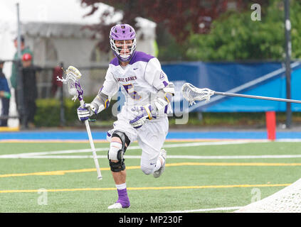 Uniondale, NY, STATI UNITI D'AMERICA. 19 Maggio, 2018. Connor campi (#5) su attacco come UAlbany maschile di Lacrosse sconfigge Denver 15-13 Maggio su 19 nel torneo del NCAA Quarti di finale. Credito: csm/Alamy Live News Foto Stock