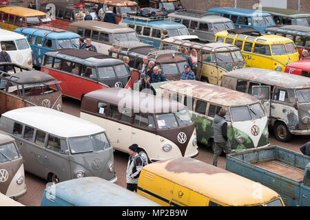 Vintage, retro Volkswagen VW Transorters Foto Stock