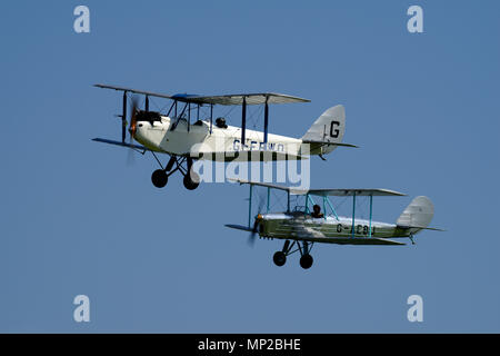 De havilland DH60 Moth, G-EBWD, e Blackburn B2, G-AEBJ, Old Warden, Bedfordshire, Inghilterra, Foto Stock