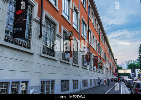 Milano, Italia MUDEC Frida Kahlo exhibition facciata. Museo della Cultura di Milano ingresso di banner per Frida Kahlo Oltre il Mito mostra. Foto Stock