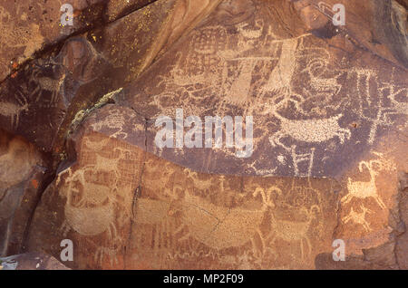 Petrogylphs nel deserto di Mojave in California Foto Stock