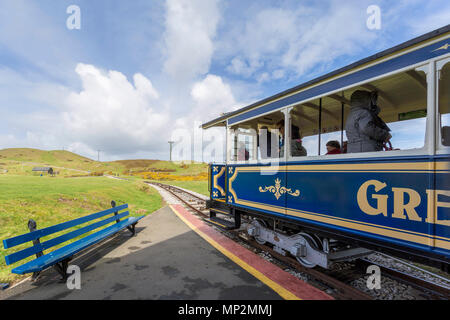 Great Orme Tramway, la Gran Bretagna è soltanto il cavo-trasportata su strada pubblica tramvia alto Great Orme Country Park & Riserva Naturale, Llandudno, Galles del Nord, Regno Unito. Foto Stock