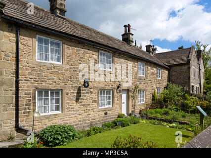 Peste Cottages in Eyam, Peak District, Derbyshire, Inghilterra, Regno Unito. Eyam è talvolta indicata come la peste Village. Foto Stock