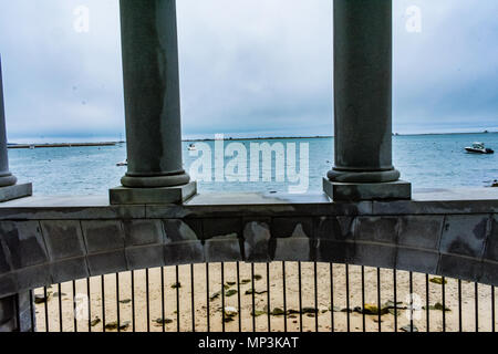 Plymouth Rock è presumibilmente dove i pellegrini del Mayflower prima fatto approdo nel Nuovo Mondo. Foto Stock