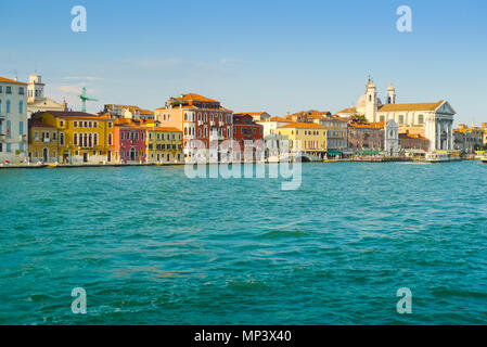 Area di zattere visto da una barca nel Canale della Giudecca, Venezia Foto Stock