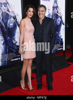 George Clooney e la moglie Amal Amal Alamuddin Clooney 111 presso il nostro marchio è la crisi Premiere al TCL Chinese Theatre di Los Angeles. ottobre 26, 2015.George Clooney e la moglie Amal Amal Alamuddin Clooney 111 ------------- Red Carpet Event, verticale, STATI UNITI D'AMERICA, industria cinematografica, celebrità, fotografia, Bestof, arte cultura e intrattenimento, Topix celebrità moda / Verticale, meglio di, evento nella vita di Hollywood - California, moquette rossa e dietro le quinte, USA, industria cinematografica, celebrità, movie celebrità, personaggi televisivi, musica celebrità, fotografia, Bestof, arte cultura e intrattenimento, Topix, v Foto Stock