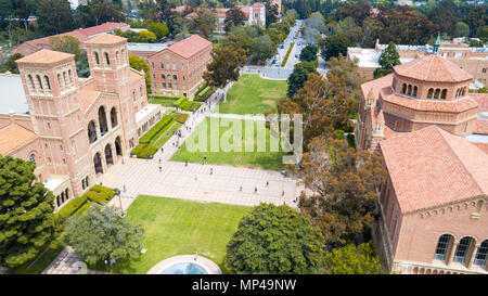 Royce Hall e libreria Powell, Dickson corte, UCLA Campus, Università di California a Los Angeles in California Foto Stock