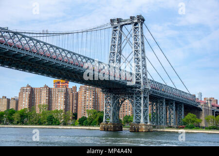 New York City Williamsburg Bridge con la Manhattan nella parte posteriore. New York, NY USA Foto Stock