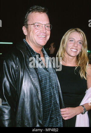 Tom Arnold & JulieArnold tom & Julie -2 evento nella vita di Hollywood - California, tappeto rosso Evento, STATI UNITI D'AMERICA, industria cinematografica, celebrità, fotografia, Bestof, arte cultura e intrattenimento, Topix celebrità moda, migliori della vita di Hollywood, evento nella vita di Hollywood - California, moquette rossa e dietro le quinte, movie celebrità, personaggi televisivi, musica celebrità, Topix, Bestof, arte cultura e intrattenimento, verticale, una persona, fotografia, tre quarti, 1993-1999, inchiesta tsuni@Gamma-USA.com , Tsuni Credito / STATI UNITI D'AMERICA, === Red Carpet Event, USA, industria cinematografica, celebrità, fotografia, arte cultura Foto Stock