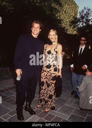 Jim Carrey - Holly LaurenCarrey Jim-Holly Lauren evento nella vita di Hollywood - California, tappeto rosso Evento, STATI UNITI D'AMERICA, industria cinematografica, celebrità, fotografia, Bestof, arte cultura e intrattenimento, Topix celebrità moda, migliori della vita di Hollywood, evento nella vita di Hollywood - California, moquette rossa e dietro le quinte, movie celebrità, personaggi televisivi, musica celebrità, Topix, Bestof, arte cultura e intrattenimento, verticale, una persona, fotografia, tre quarti, 1993-1999, inchiesta tsuni@Gamma-USA.com , Tsuni Credito / STATI UNITI D'AMERICA, === Red Carpet Event, USA, industria cinematografica, celebrità, fotografia, arte Foto Stock