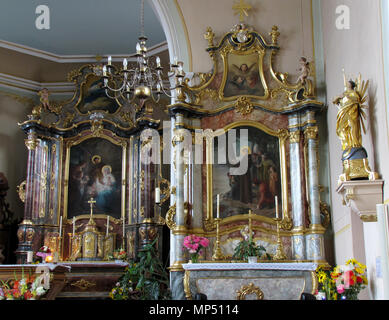 . Français : l'Alsazia, Bas-Rhin, Église Saint-Maurice de Mommenheim (IA00119443). Autel secondaire de Saint-François (XVIIIe-XIXe): Questo oggetto è classé Monument Historique in base Palissy, database del mobilio francese patrimonio del ministero francese della cultura, sotto i riferimenti PM67000546 e IM67007164. Brezhoneg | català | Deutsch | English | Español | Suomi | Français | Magyar | Italiano | Plattdüütsch | Português | +/- Tableau 'Prédication aux poissons de Saint François d'Assise' (Martin FEUERSTEIN, huile du toile, 1892) et tableau du couronnement 'Séraphins' (Georges HUSS Foto Stock