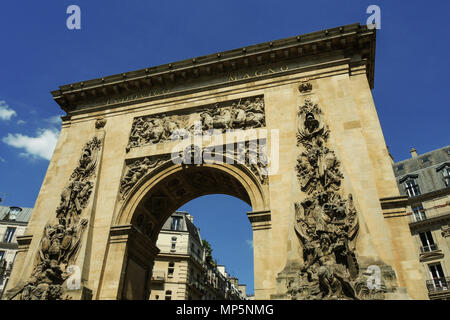 Parigi FRANCIA - PORTES ST MARTIN E ST DENIS - Parigi grands boulevards - Parigi monumento storico - Louis XIV gloria monumento- PARIS ART © F.BEAUMONT Foto Stock