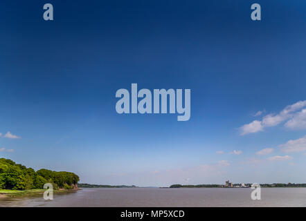 Precedentemente un dock di lavoro spedizioni di carbone dalla Foresta di Dean, Lydney Dock sta diventando un rifugio per la gente del posto per rilassarsi e godersi il fiume Severn viste. Foto Stock