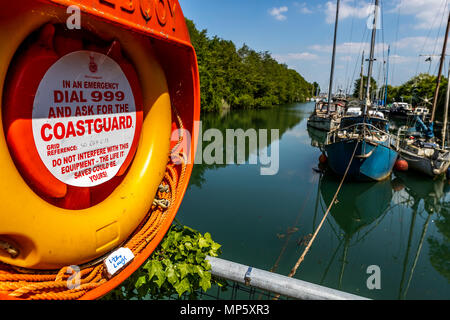 Precedentemente un dock di lavoro spedizioni di carbone dalla Foresta di Dean, Lydney Dock sta diventando un rifugio per la gente del posto per rilassarsi e godersi il fiume Severn viste. Foto Stock