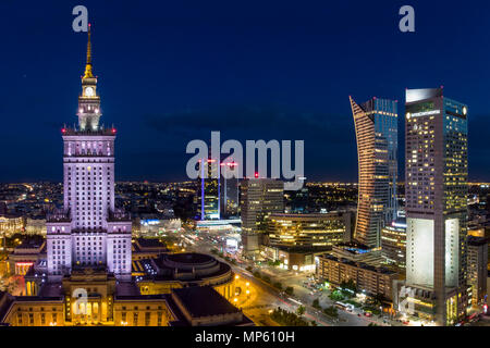 Varsavia Cityscape di notte Foto Stock