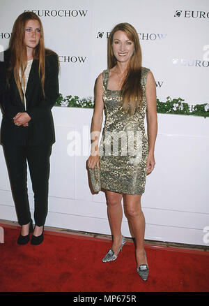 . . . Jane Seymour (&figlia Katie) - Jane Seymour (&figlia Katie) evento nella vita di Hollywood - California, tappeto rosso Evento, STATI UNITI D'AMERICA, industria cinematografica, celebrità, fotografia, Bestof, arte cultura e intrattenimento, Topix celebrità moda, migliori della vita di Hollywood, evento nella vita di Hollywood - California, moquette rossa e dietro le quinte, movie celebrità, personaggi televisivi, musica celebrità, Topix, Bestof, arte cultura e intrattenimento, verticale, una persona, la fotografia di moda, a lunghezza piena, 1993-1999 Indagine tsuni@Gamma-USA.com , Tsuni Credito / STATI UNITI D'AMERICA, Jane Seymour (&figlia Katie) Evento in Holly Foto Stock