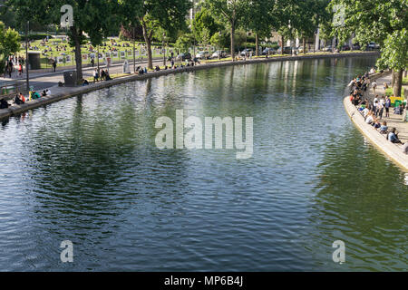 Canal Saint-Martin nel decimo arrondissement di Parigi, Francia. Foto Stock