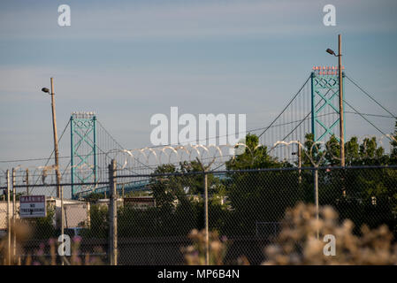 Ambassador bridge tra Detroit e di frontiera di Windsor Foto Stock