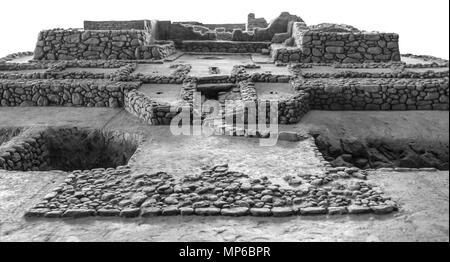 Zalamea De La Serena, Spagna - Aprile 28th, 2018: modello in scala del Cancho Roano sito archeologico, zalamea de la Serena, Badajoz, Spagna Foto Stock