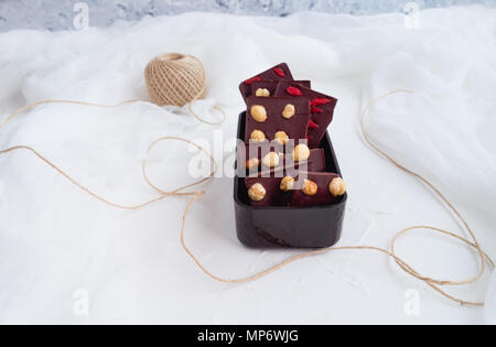 Tavolette di cioccolato in sfondo bianco Foto Stock