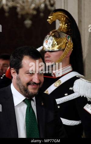 Roma, Italia. 21 maggio 2018. Matteo Salvini Roma 21/05/2018. Il Quirinale. I leader del Movimento 5 Stelle e della Lega incontrano il Presidente della Repubblica. Roma 21 Maggio 2018. Il Quirinale. I leader del movimento 5 stelle e Lega Nord parti incontrare il Presidente della Repubblica a consegnare il nome del Primo Ministro. Foto di Samantha Zucchi Insidefoto Credito: insidefoto srl/Alamy Live News Foto Stock