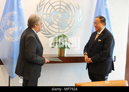 Onu, New York, Stati Uniti d'America. 21 Maggio, 2018. Nazioni Unite Sec-Gen Antonio Guterres ha accettato le credenziali del nuovo Thailandia Ambassadorto l'ONU Vitavas Srivihok. Foto: Matthew Russell Lee / città interna premere Credito: Matthew Russell Lee/Alamy Live News Foto Stock